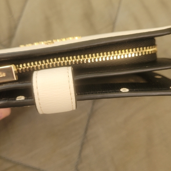 KATE SPADE X DISNEY WALLET - Picture 3 of 8